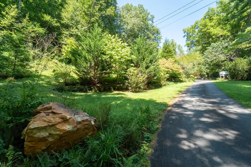 Iris Lane Whittier, NC 28789
