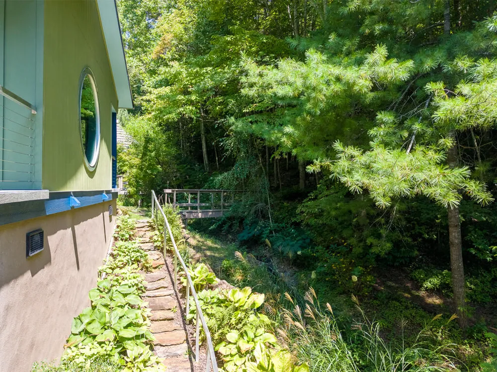 Iris Lane Whittier, NC 28789