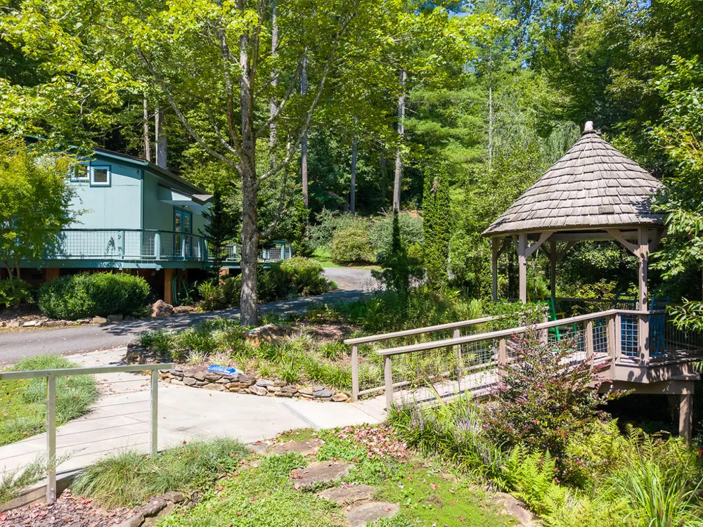 Iris Lane Whittier, NC 28789