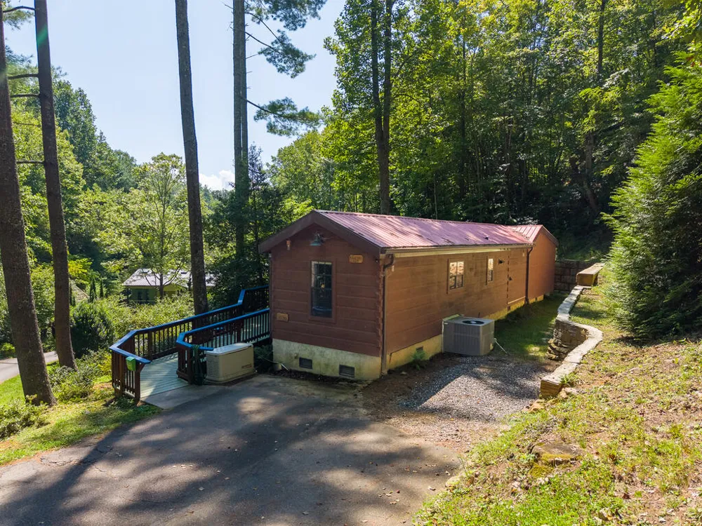 Iris Lane Whittier, NC 28789