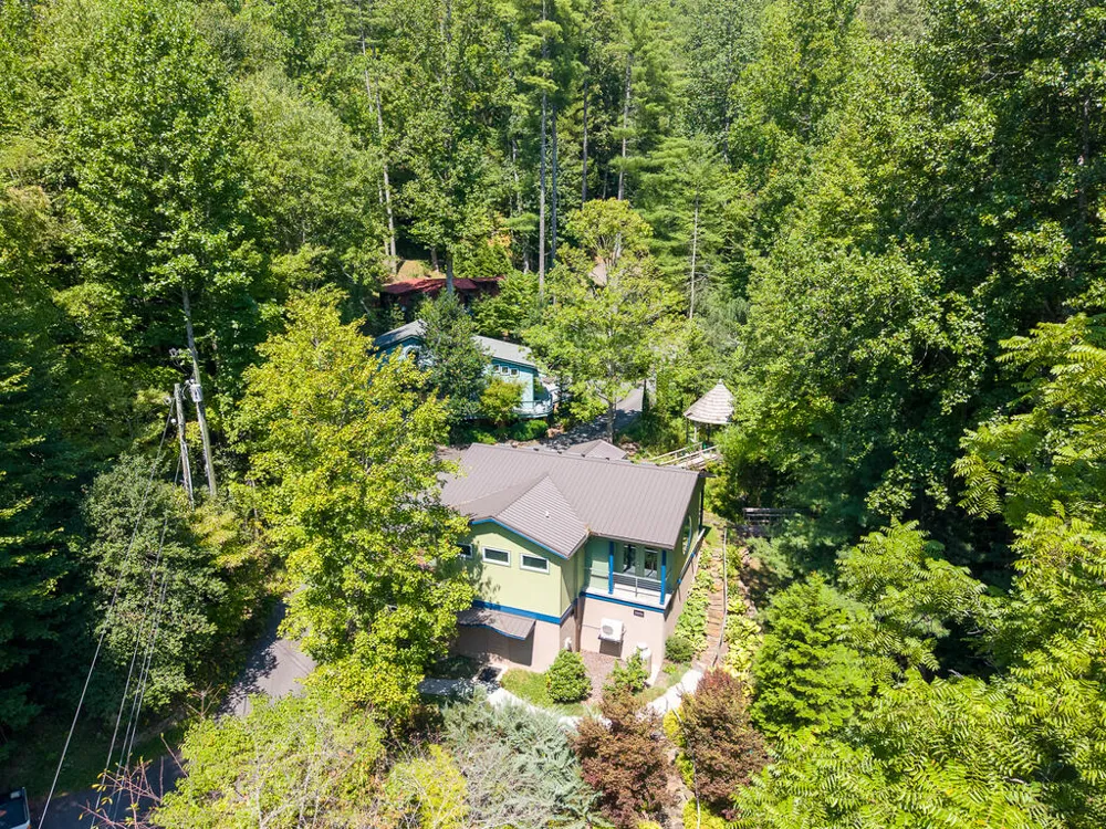 Iris Lane Whittier, NC 28789