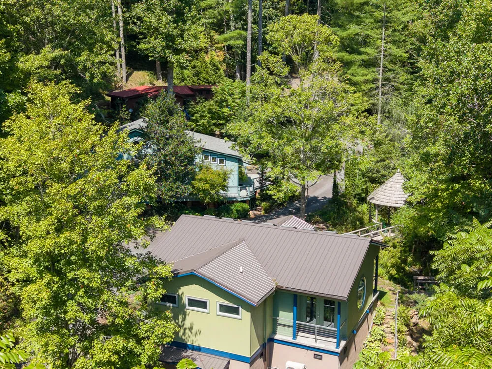 Iris Lane Whittier, NC 28789