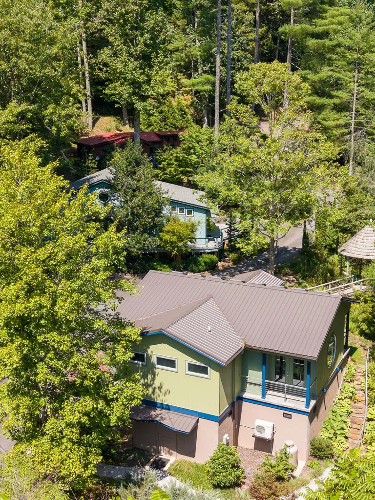 Iris Lane Whittier, NC 28789
