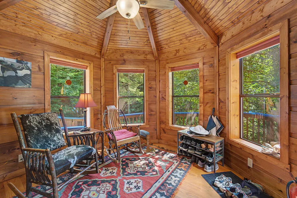 Iris Lane Whittier, NC 28789