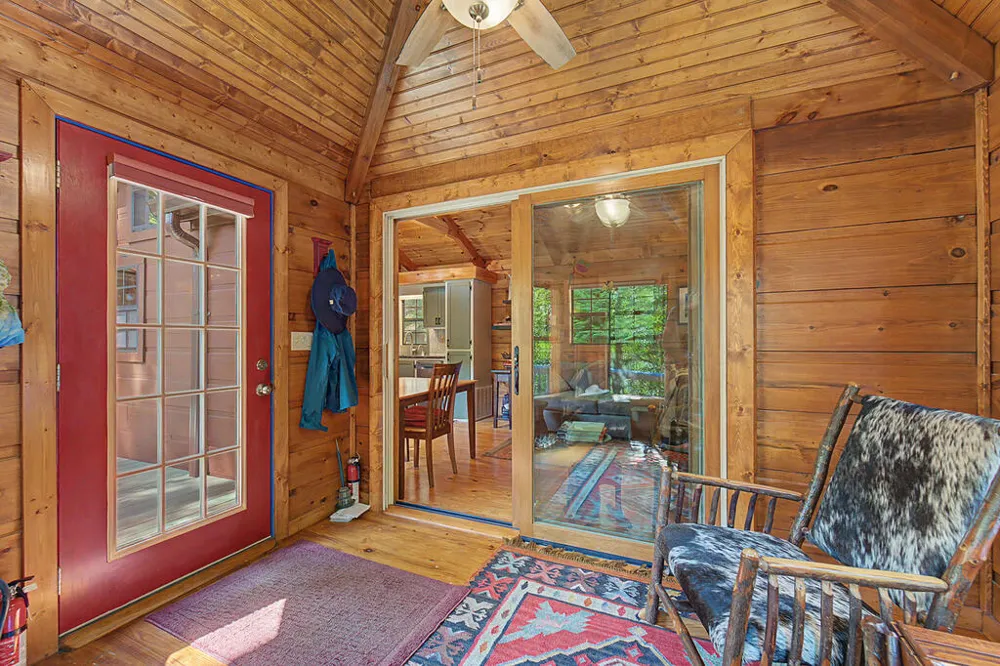 Iris Lane Whittier, NC 28789