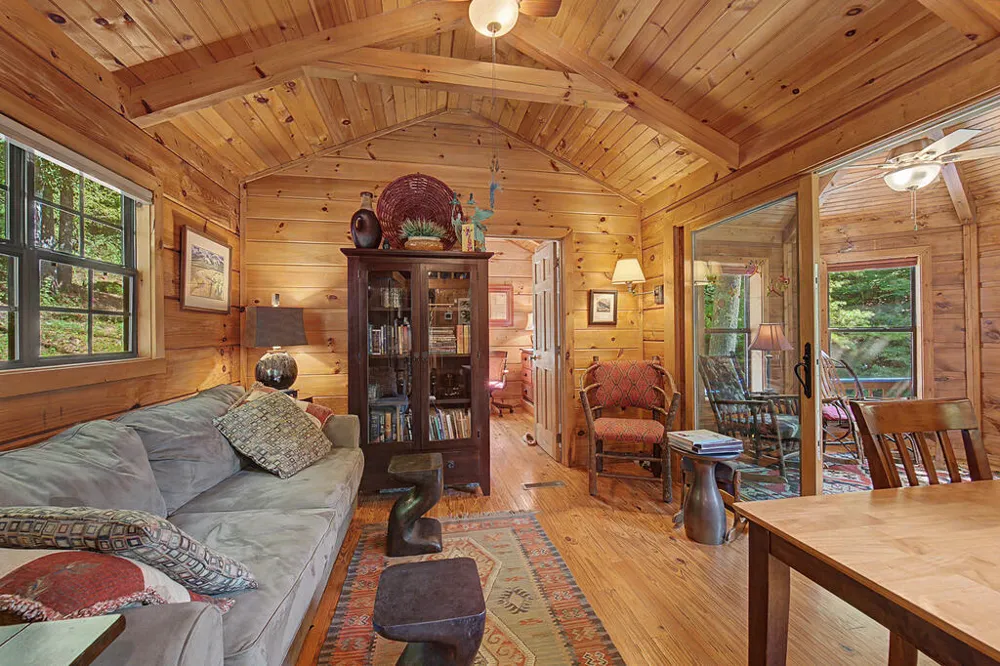 Iris Lane Whittier, NC 28789
