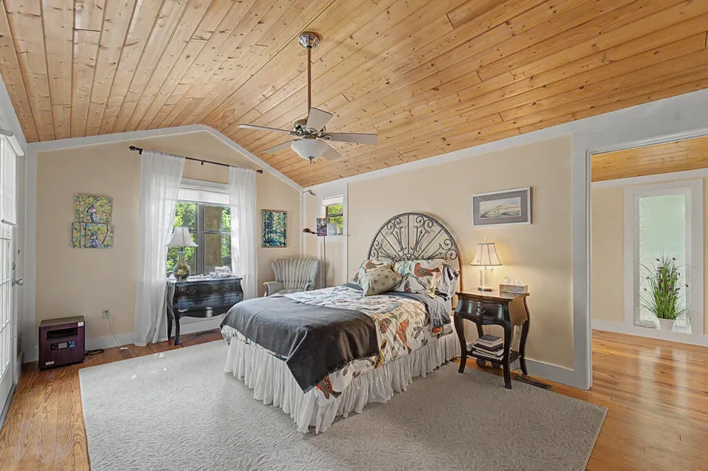 Iris Lane Whittier, NC 28789