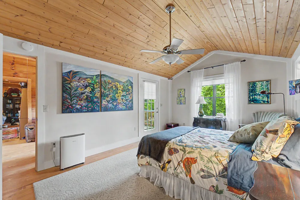 Iris Lane Whittier, NC 28789