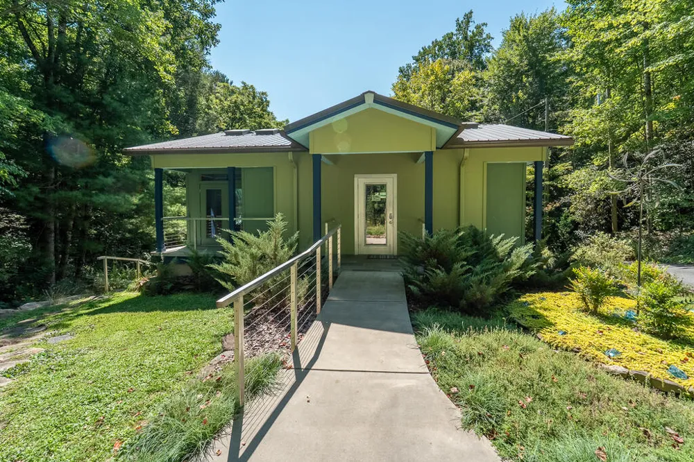 Iris Lane Whittier, NC 28789