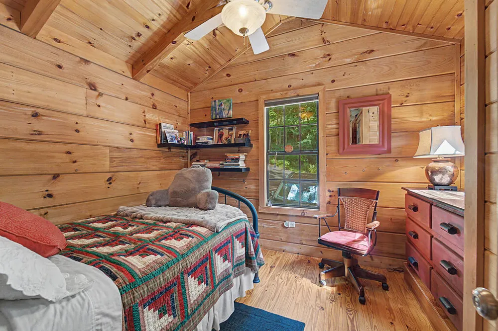 Iris Lane Whittier, NC 28789