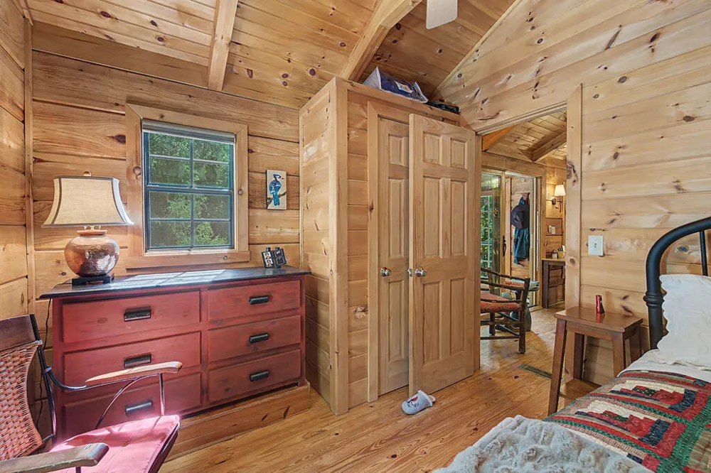 Iris Lane Whittier, NC 28789
