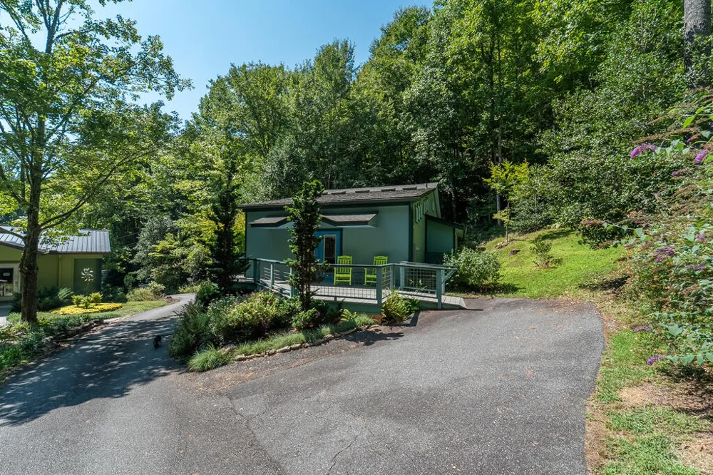 Iris Lane Whittier, NC 28789