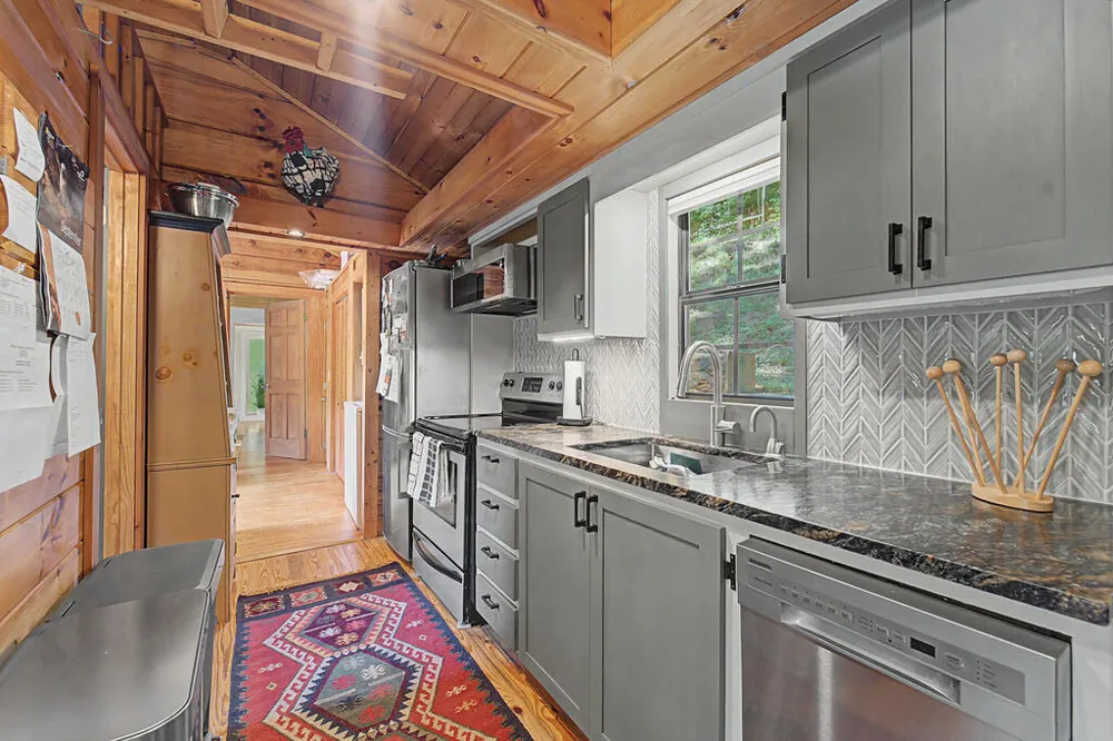 Iris Lane Whittier, NC 28789
