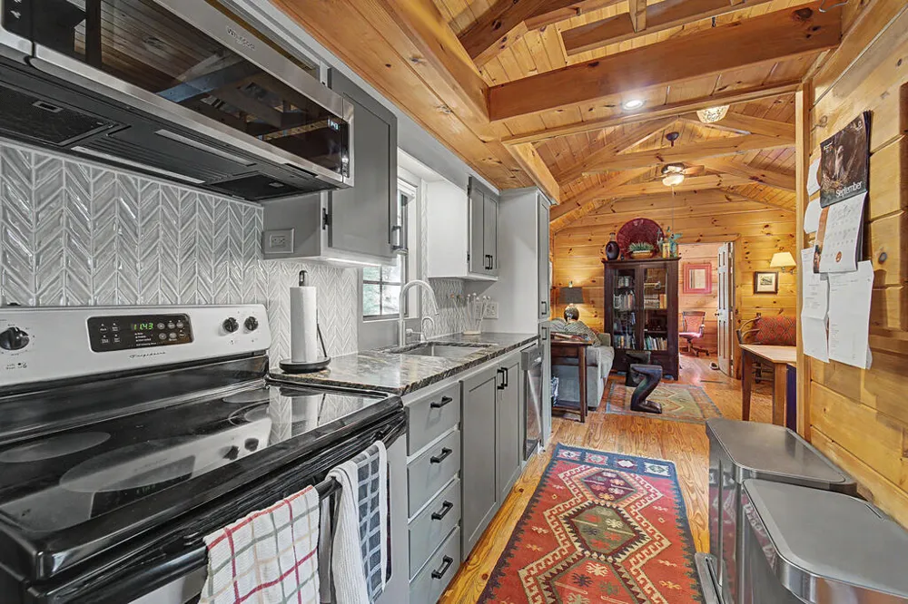 Iris Lane Whittier, NC 28789