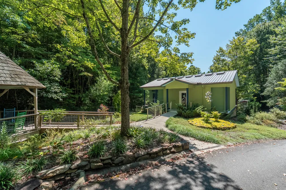 Iris Lane Whittier, NC 28789