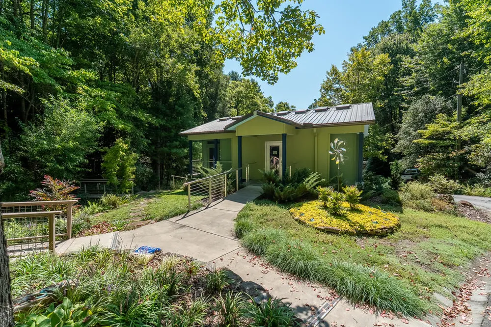 Iris Lane Whittier, NC 28789