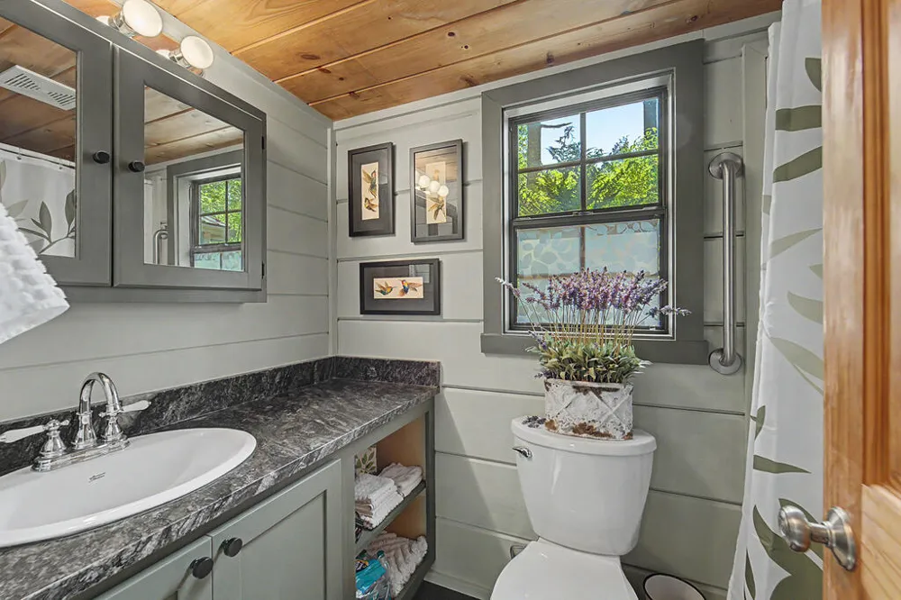 Iris Lane Whittier, NC 28789