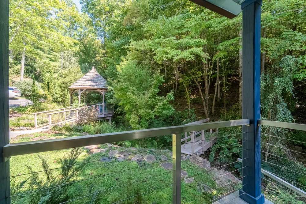Iris Lane Whittier, NC 28789