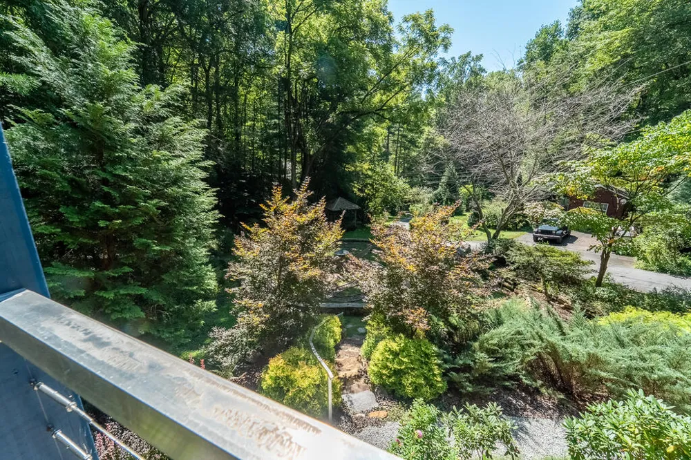 Iris Lane Whittier, NC 28789