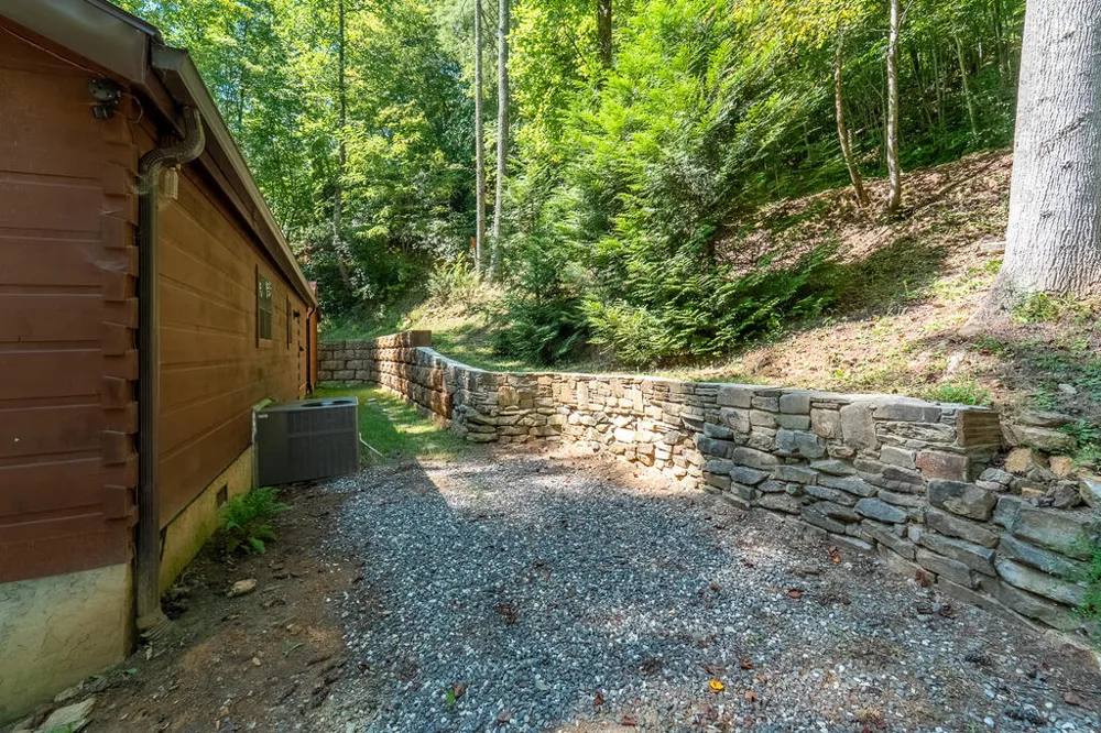 Iris Lane Whittier, NC 28789