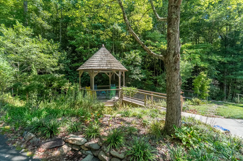 Iris Lane Whittier, NC 28789