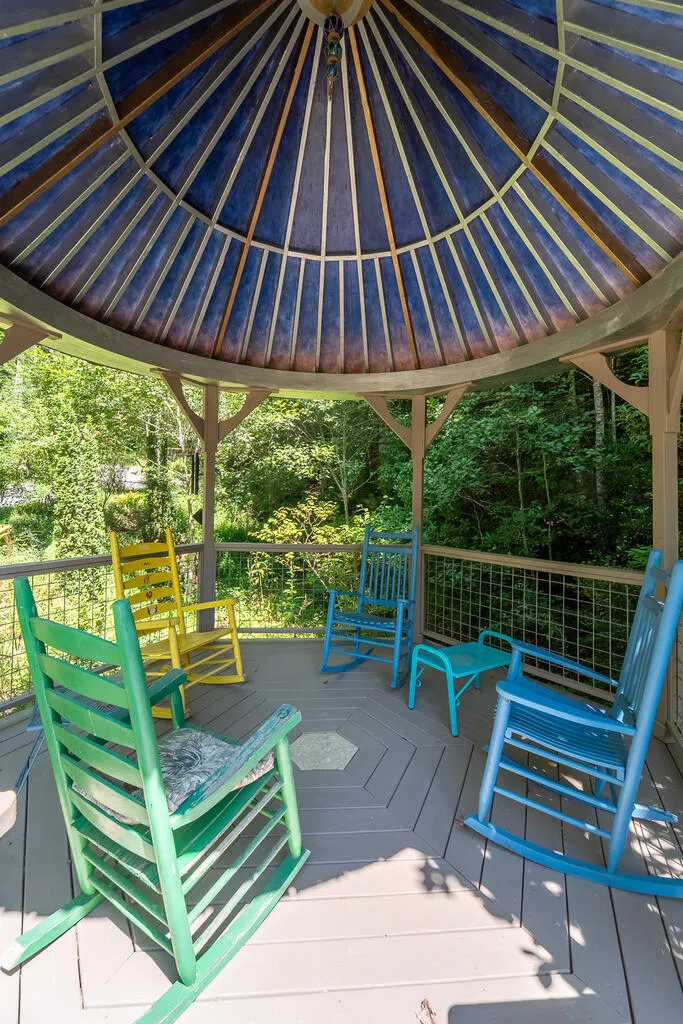 Iris Lane Whittier, NC 28789
