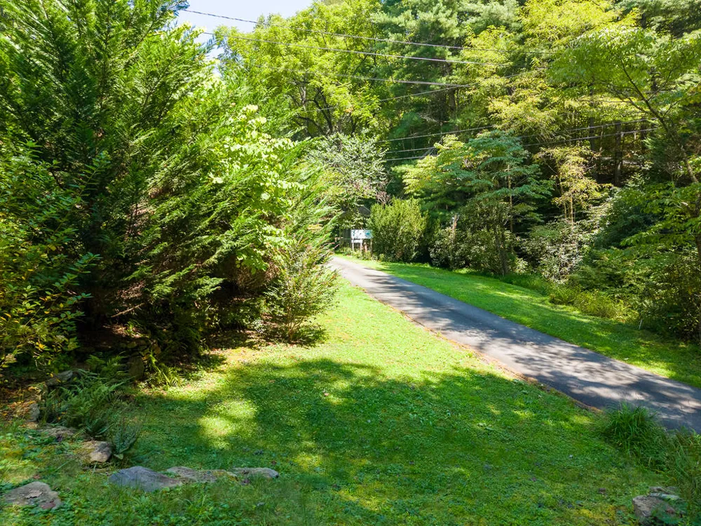 Iris Lane Whittier, NC 28789