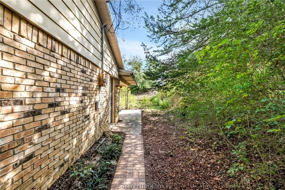 5209 Bucksnort Road Franklin, TX 77856
