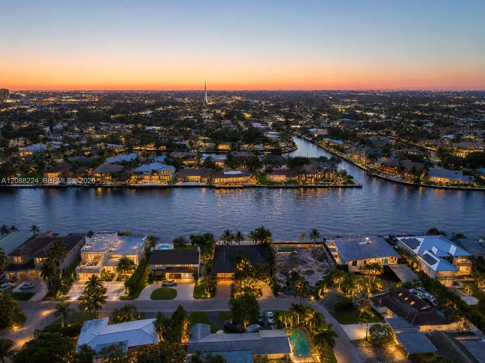 4615 W Tradewinds Ave Lauderdale By The Sea, FL 33308