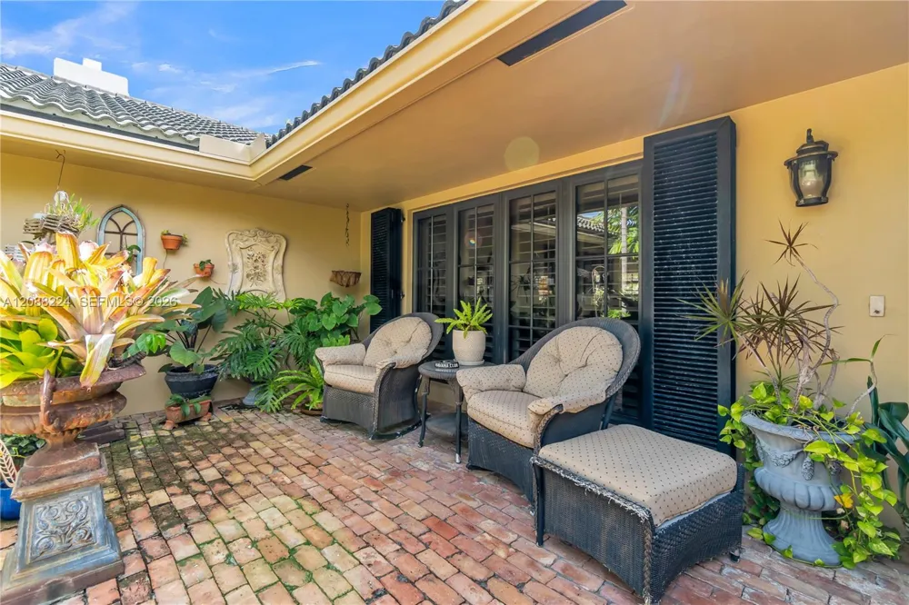 4615 W Tradewinds Ave Lauderdale By The Sea, FL 33308