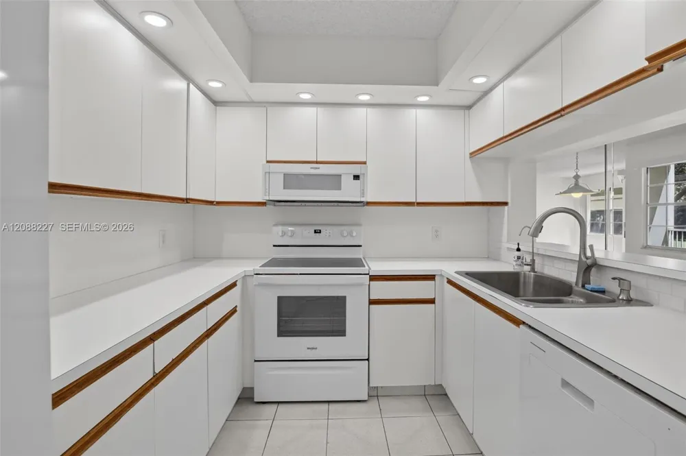 1200 SW 125th Ave #212L Pembroke Pines, FL 33027