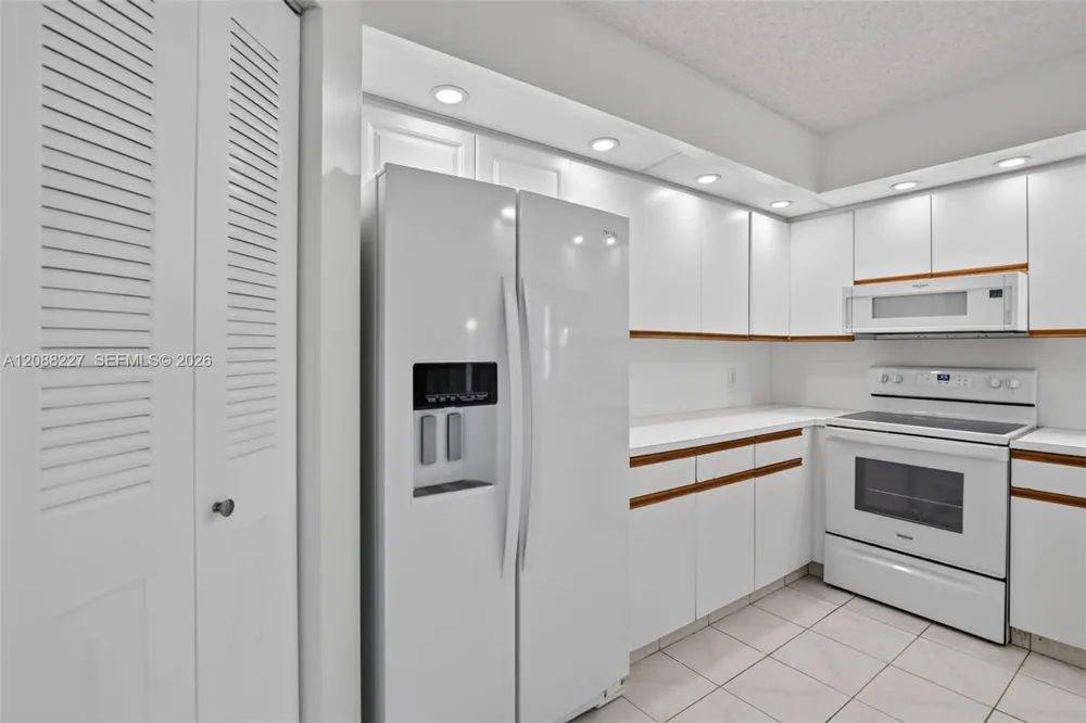 1200 SW 125th Ave #212L Pembroke Pines, FL 33027