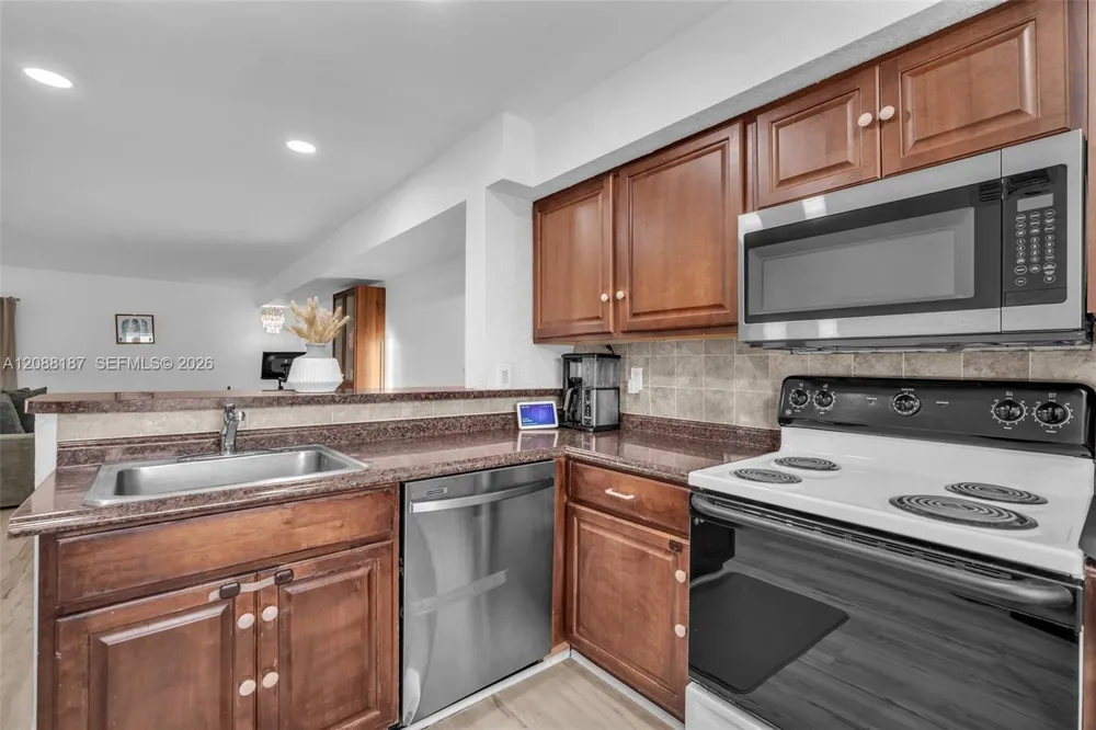 2771 NW 47th Ln #2905 Lauderdale Lakes, FL 33313