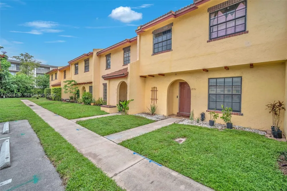 2771 NW 47th Ln #2905 Lauderdale Lakes, FL 33313