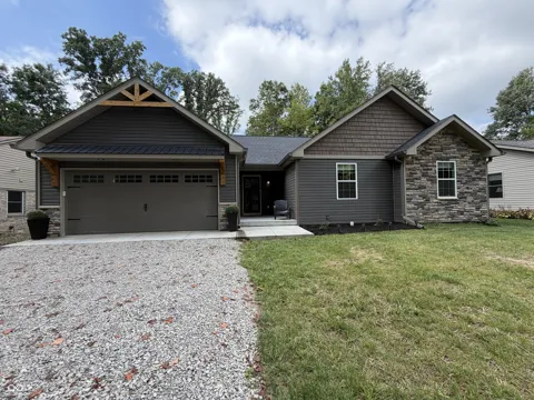 24 Lincoln Hills