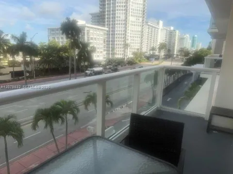 5601 Collins Ave #415