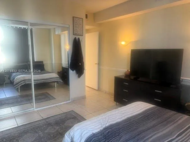 5601 Collins Ave #415 Miami Beach, FL 33140