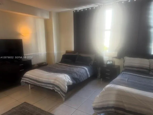 5601 Collins Ave #415 Miami Beach, FL 33140