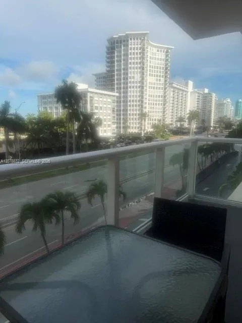 5601 Collins Ave #415 Miami Beach, FL 33140