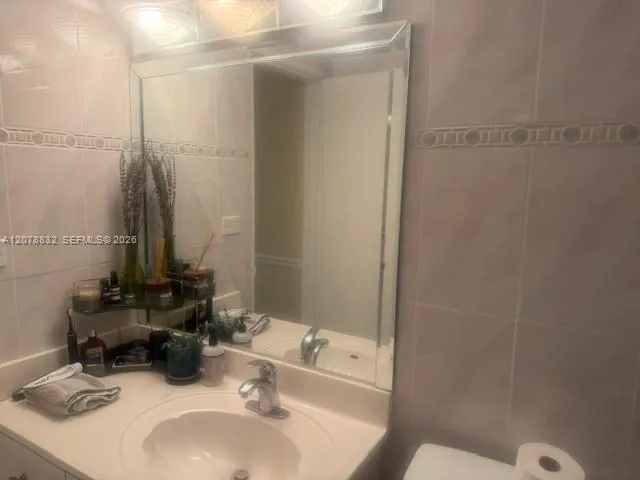 5601 Collins Ave #415 Miami Beach, FL 33140