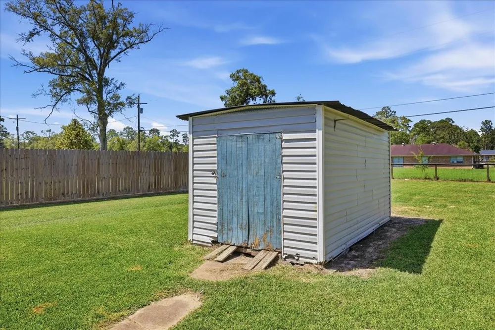 8739 Ash Street Lumberton, TX 77657