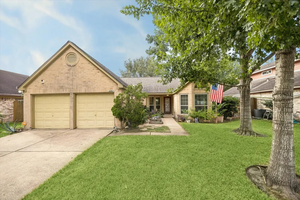 2202 Westwood Drive Stafford, TX 77477
