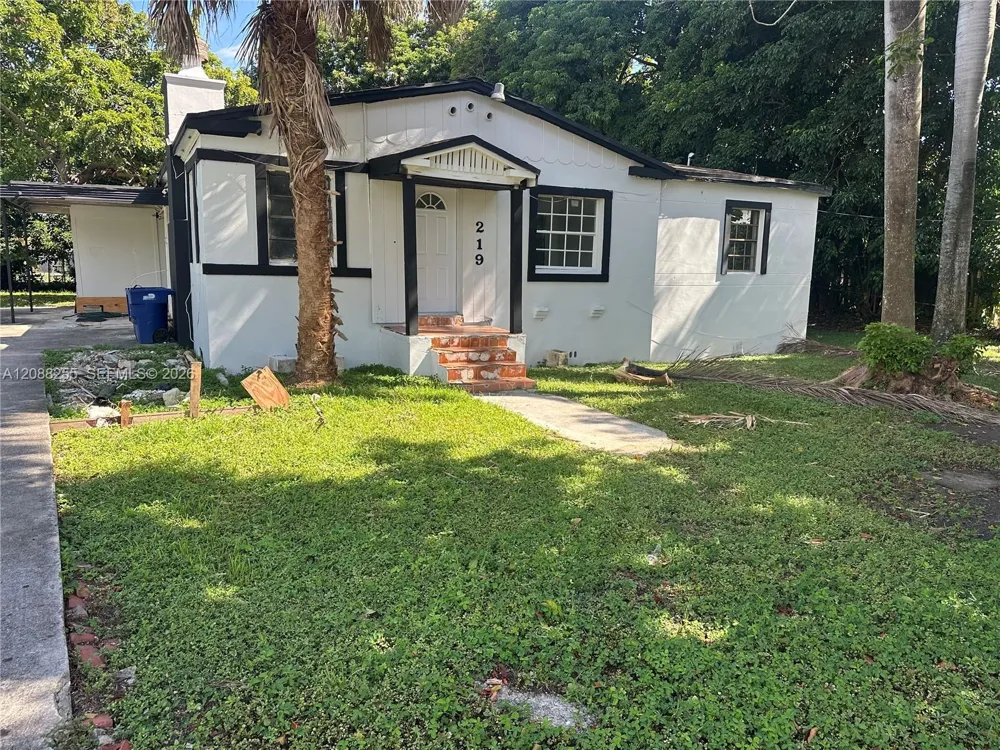 219 NE 141st St Miami, FL 33161