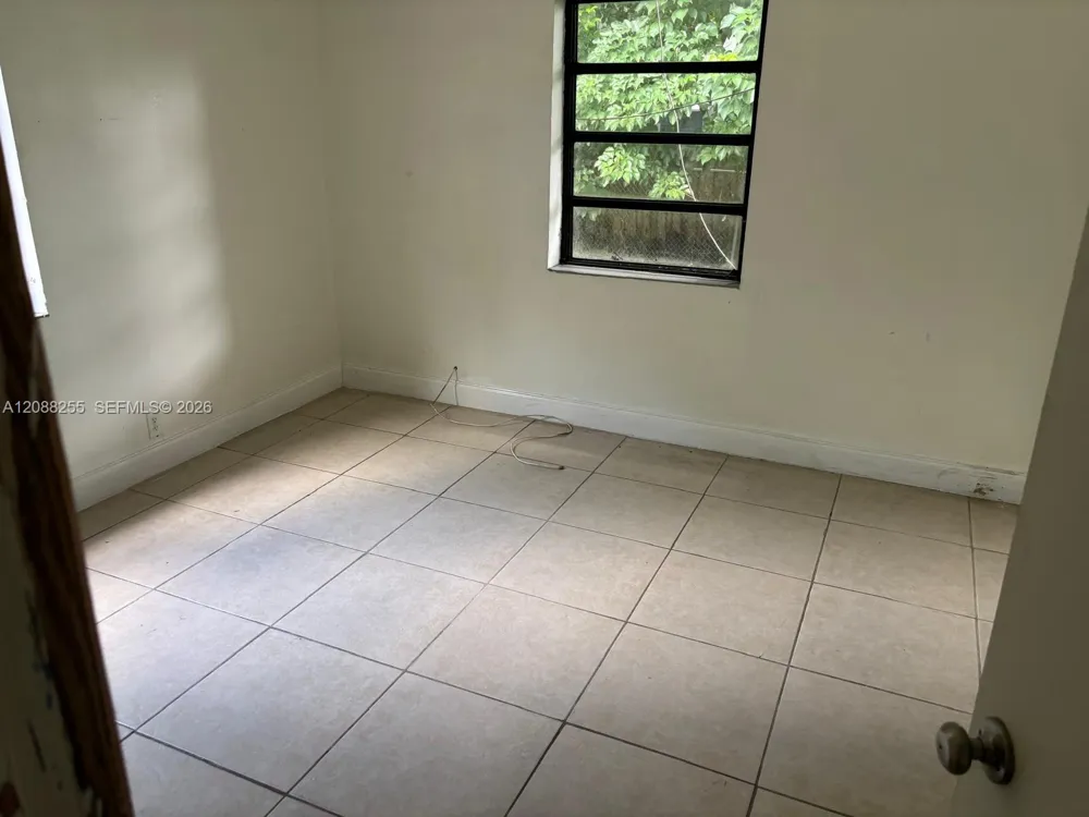 219 NE 141st St Miami, FL 33161