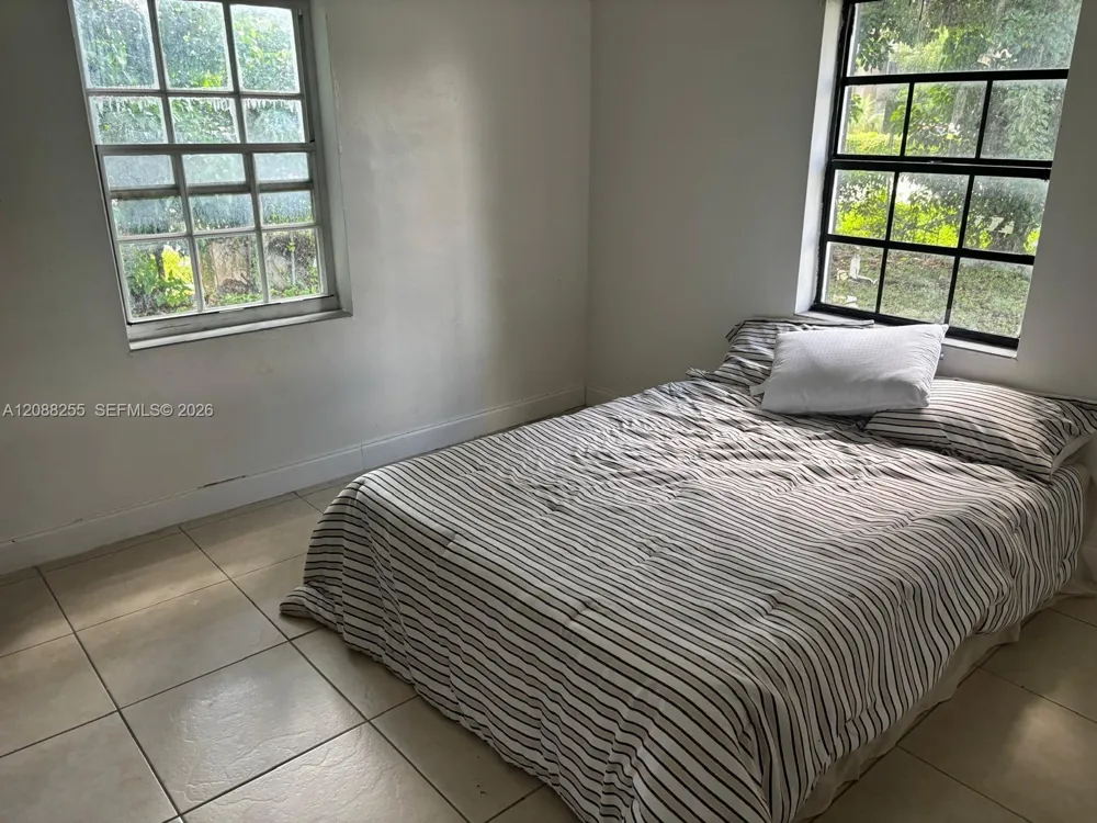 219 NE 141st St Miami, FL 33161