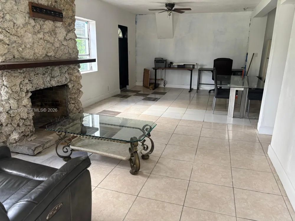 219 NE 141st St Miami, FL 33161