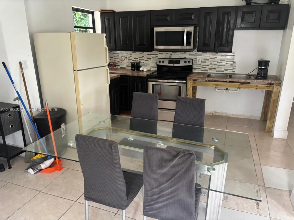 219 NE 141st St Miami, FL 33161