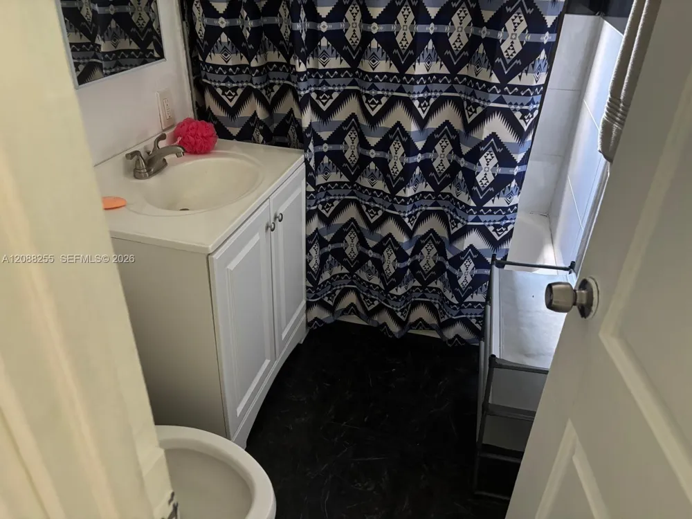 219 NE 141st St Miami, FL 33161