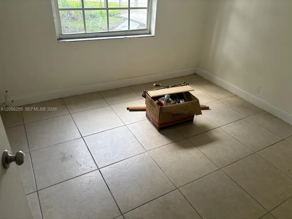 219 NE 141st St Miami, FL 33161