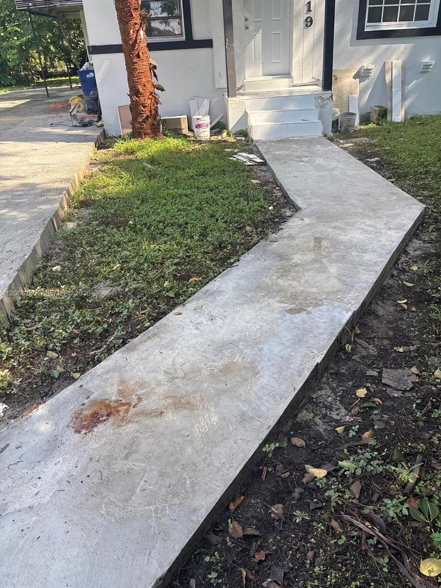 219 NE 141st St Miami, FL 33161